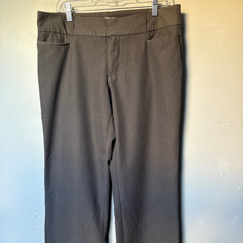 5/$25 ((Women’s dress pants))